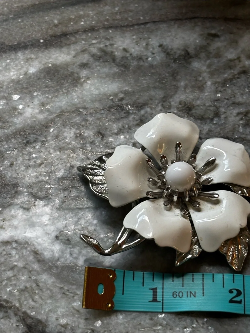 Sarah Coventry White Flower Brooch with Silver-Tone Accents
